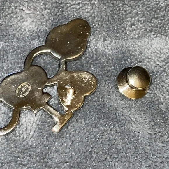 Preloved Chanel Coco brooch I love CoCo long oearl pink heart with stamp on back - Picture 5 of 6